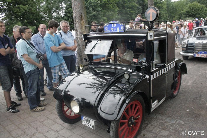 Bild: Start der Samstagsausfahrt nach Zschornewitz zum dortigen Industriedenkmal.