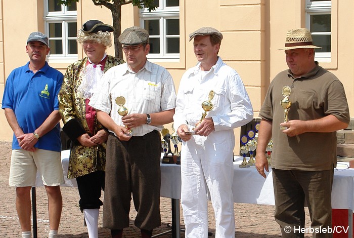 Bild: Platzierungen der Fahrzeugklasse: A6

1. Platz: (13 Strafpunkte) Volker Pötsch, DKW Monoposto
2. Platz: (33 Strafpunkte) Bernd Dieffenbacher, Opel 1290
3. Platz: (38 Strafpunkte) Werner Kolassa, Opel, Baujahr 1932