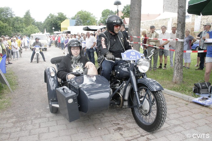 Bild: Start der Samstagsausfahrt nach Zschornewitz zum dortigen Industriedenkmal.