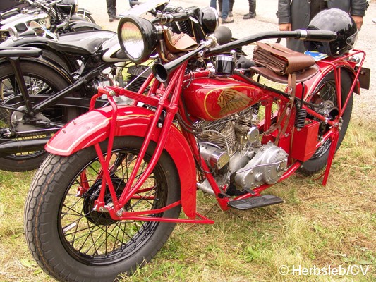 Bild: Eintreffen & Ausstellung der Oldtimer am Samstag-Vormittag auf dem Zörbiger Schloßgelände. Bis zum Start zur Ausfahrt nach Leipzig, konnten Oldtimerfans ihre Fahrzeuge zur Schau stellen.