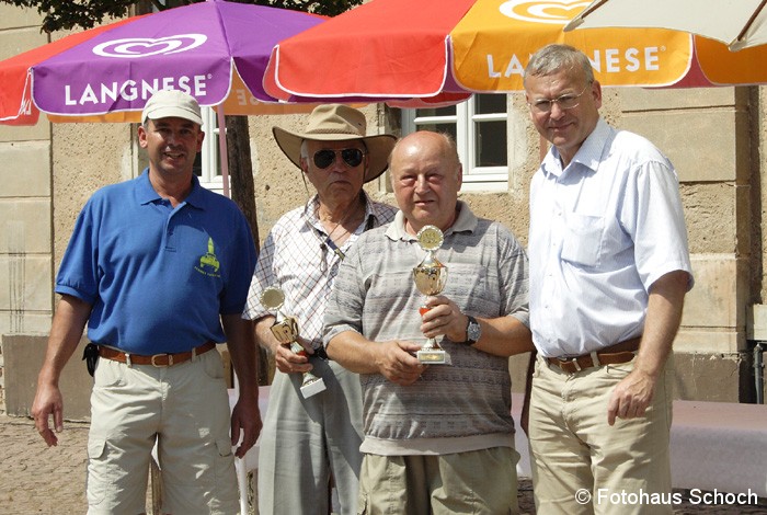 Bild: Platzierungen der Fahrzeugklasse: A5

1. Platz: (447 Punkte) Manfred Gyra, Hanomag
2. Platz: (1420 Punkte) Dr. Peter Meyer, Ford T
3. Platz: (10262 Punkte), Günther Pilz, Adler