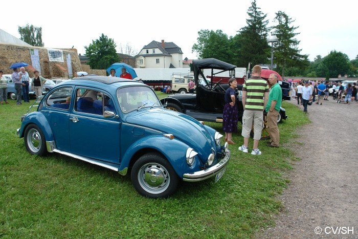 Bild: Eintreffen & Ausstellung der Oldtimer auf dem Zörbiger Schloßparkplatz am 07.07.2012.