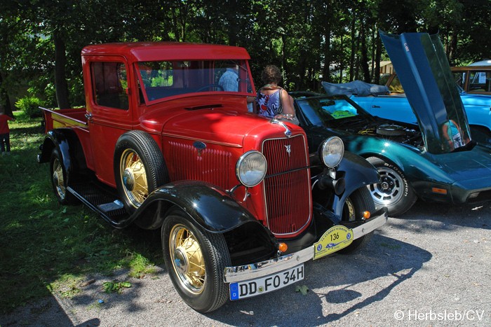 Bild: Eintreffen & Ausstellung der Oldtimer auf dem Zörbiger Schloßgelände am 09.07.2011.