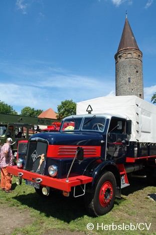 Bild: Eintreffen & Ausstellung der Oldtimer auf dem Zörbiger Schloßgelände am 09.07.2011.