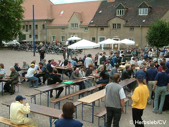 Bild: Das Rittergut in Mößlitz wird traditionell vom Curbici-Team für die Abschlussveranstaltung am Sonntag genutzt.
Hier findet das Mittagessen und die Siegerehrung statt.