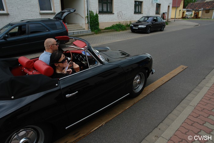 Bild: Genaues Fahren war in Göttnitz angesagt: Nach Einweisung der Teilnehmer in die Sonderprüfung, mussten die Fahrer ein Spurbrett befahren. Bei ungenauen fahren oder bei Verfehlen des Spurbrettes wurden Strafpunkte vergeben.