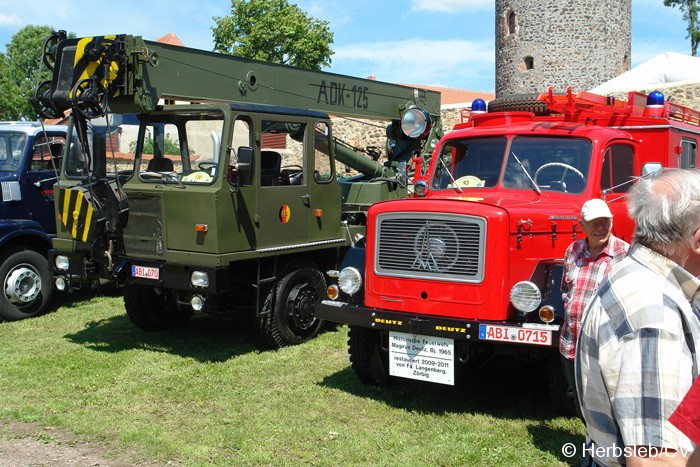 Bild: Eintreffen & Ausstellung der Oldtimer auf dem Zörbiger Schloßgelände am 09.07.2011.