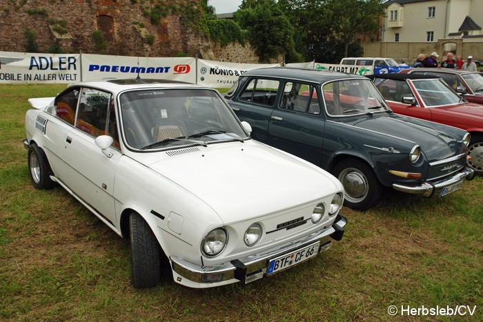 Bild: Eintreffen & Ausstellung der Oldtimer auf dem Zörbiger Schloßgelände.