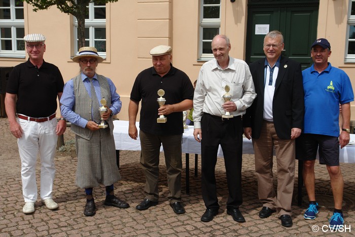 Bild: Sieger Fahrzeugklasse A6

1. Platz: Werner Kolassa aus Dessau mit Opel 1.2, Baujahr 1932, Strafpunkte 64
2. Platz: Helmut Jäschke aus Prussendorf mit DKW F8-700, Baujahr 1939, Strafpunkte: 69
3. Platz: Heinz-Jürgen Schunke aus Lochau mit Opel P4, Baujahr 1937, Strafpunkte: 73