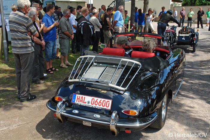 Bild: Nach dem Mittagessen und einer Fahrerbesprechung starteten die Fahrzeug zum Etappenziel nach Dessau (Technikmuseum Hugo-Junkers).