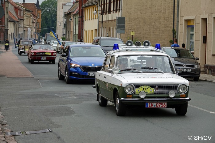 Bild: Präsentationslauf der Teilnehmer durch die gesperrte Innenstadt von Zörbig.