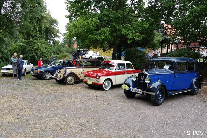 Bild: Treffpunkt der 22. Curbici Veterano auf dem Schloßparkplatz in Zörbig am Samstag-Vormittag.