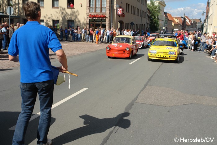 Bild: Renn- und Formelfahrzeuge konnten die Besucher auf dem abgesperrten Innenstadtring live miterleben.