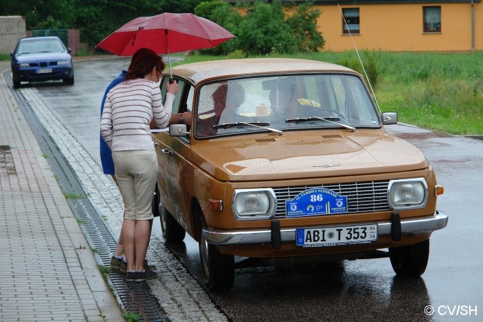 Bild: Durchfahrtskontrolle in Kleutzsch, unmittelbar vor dem Etappenziel Zschornewitz.