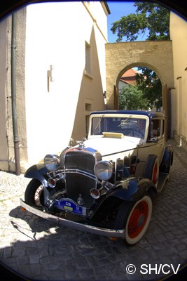 Bild: Einfahrt auf den Innenhof des Bernburger Schloßes.