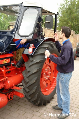 Bild: Eintreffen & Ausstellung der Oldtimer auf dem Zörbiger Schloßgelände.