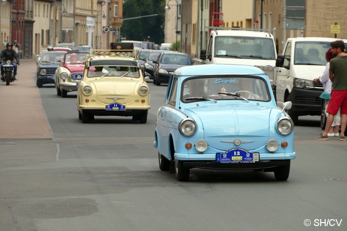 Bild: Präsentationsfahrt im Rahmen eines Fahrzeugcorsos durch die Innenstadt von Zörbig.