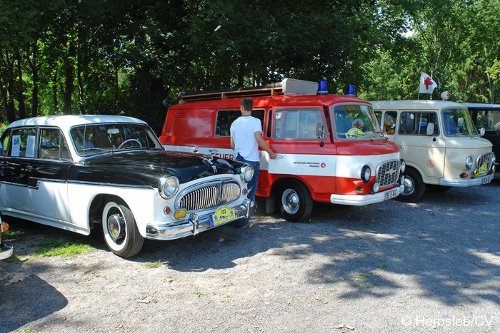 Bild: Eintreffen & Ausstellung der Oldtimer auf dem Zörbiger Schloßgelände am 09.07.2011.