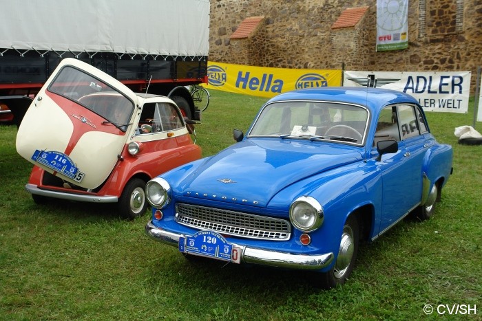 Bild: Eintreffen & Ausstellung der Oldtimer auf dem Zörbiger Schloßparkplatz am 07.07.2012.