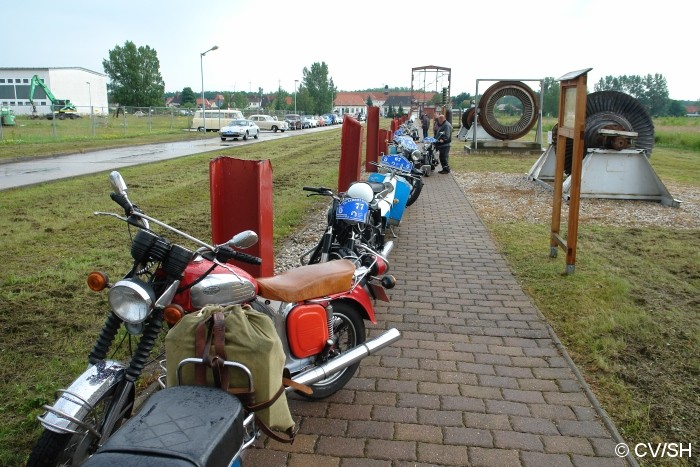 Bild: Fahrzeugausstellung auf dem Gelände des Industriedenkmals in Zschornewitz.