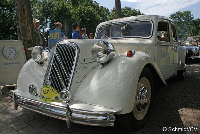 Bild: Nach dem Mittagessen und einer Fahrerbesprechung starteten die Fahrzeug zum Etappenziel nach Dessau (Technikmuseum Hugo-Junkers).