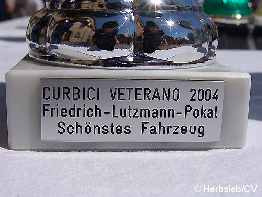 Bild: Pokal für das Schönste Fahrzeug bei der Curbici Veterano 2004.