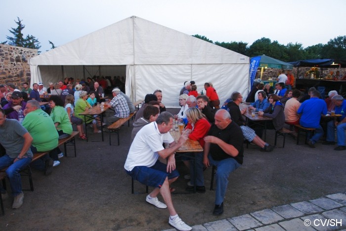 Bild: Abendveranstaltung auf dem Schloßhof in Zörbig.