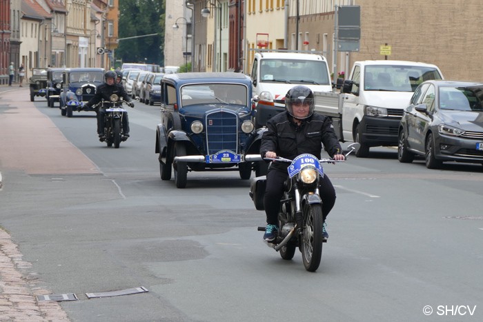 Bild: Präsentationsfahrt im Rahmen eines Fahrzeugcorsos durch die Innenstadt von Zörbig.