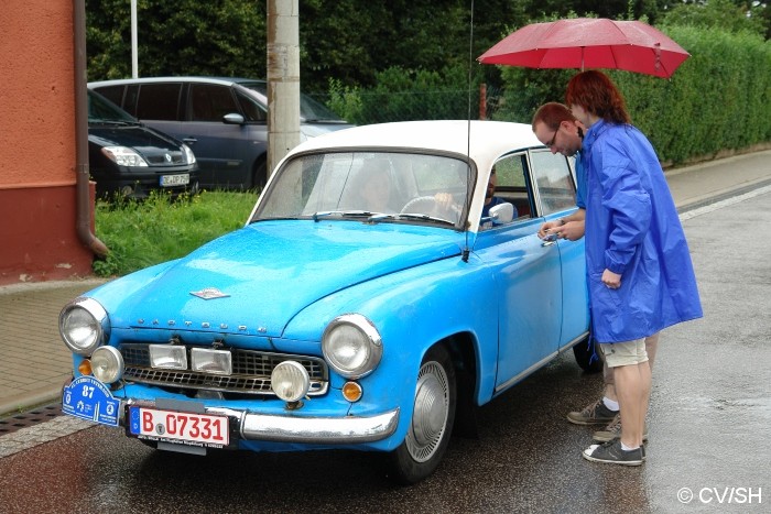 Bild: Durchfahrtskontrolle in Kleutzsch, unmittelbar vor dem Etappenziel Zschornewitz.