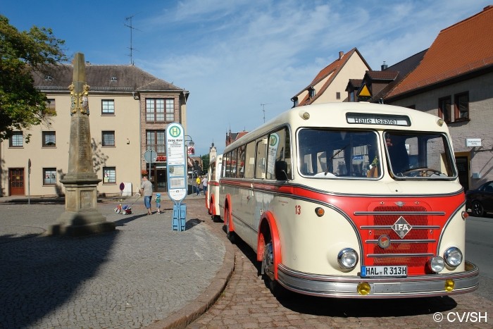 Bild: Am Sonntag-Vormittag trafen sich am Zörbiger Rathaus, die Teilnehmer zur zweiten Ausfahrt, welche durch die Ortschaften der Stadt Zörbig führte.