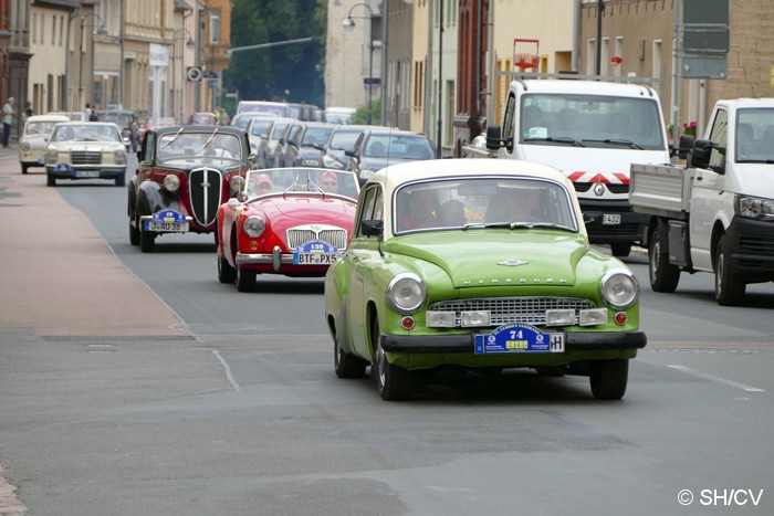 Bild: Präsentationsfahrt im Rahmen eines Fahrzeugcorsos durch die Innenstadt von Zörbig.