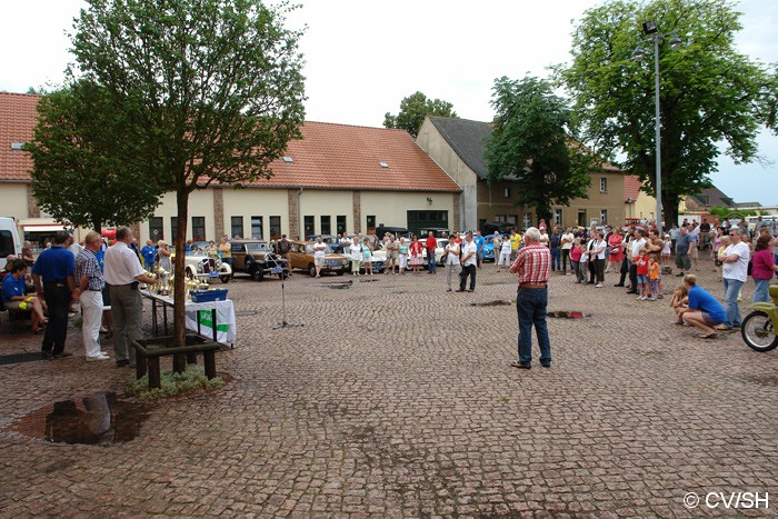 Bild: Abschlussveranstaltung auf dem Innenhof des Rittergutes.