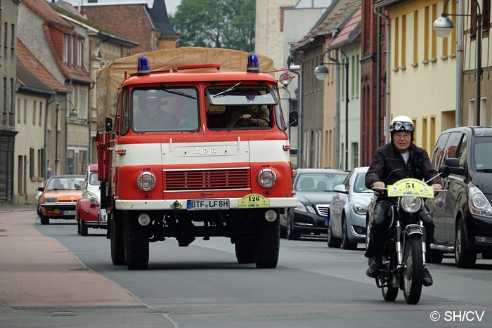 Bild: Präsentationslauf der Teilnehmer durch die gesperrte Innenstadt von Zörbig.
